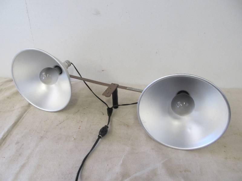 lot 20 image: Mid-Century Industrial Photography Lamp
