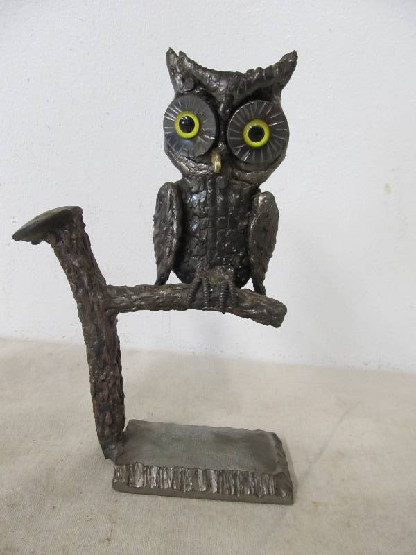 lot 24 image: Folk Art Railroad Spike Sculpted Iron Owl