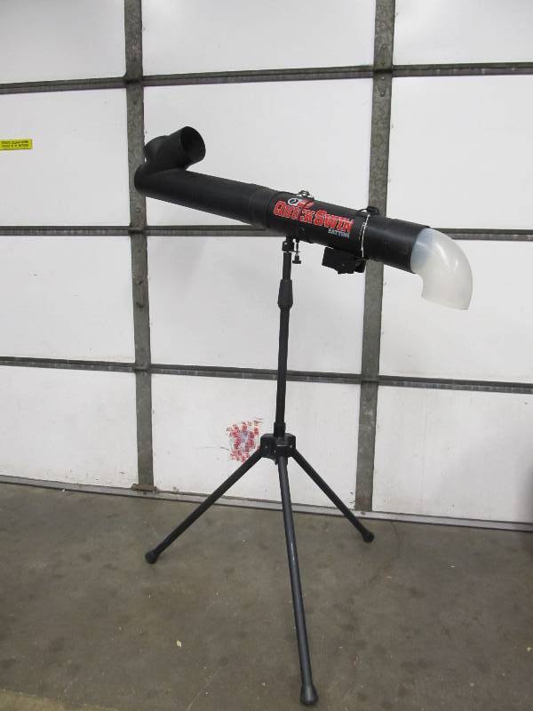 lot 33 image: Working SKILZ QUICK SWING Batting Machine
