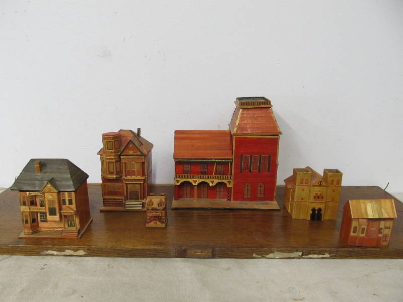 lot 35 image: Highly Detailed Miniature HousesBuildings