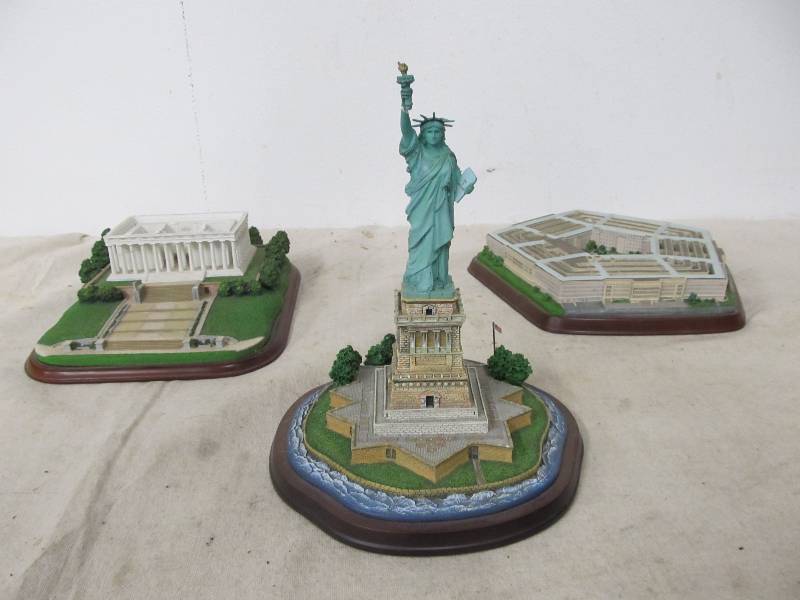 lot 39 image: Group of Highly Detailed US Monuments by Danbury Mint