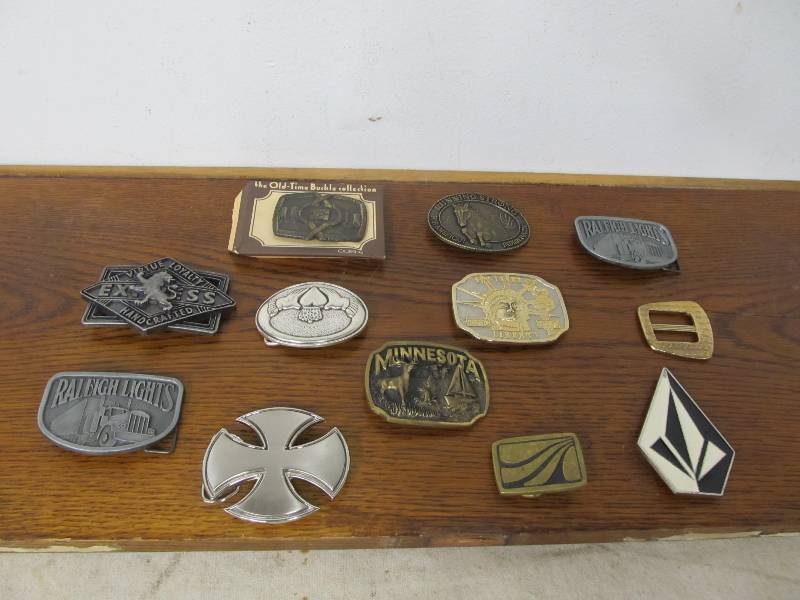 lot 42 image: Large Lot of Assorted Belt Buckles