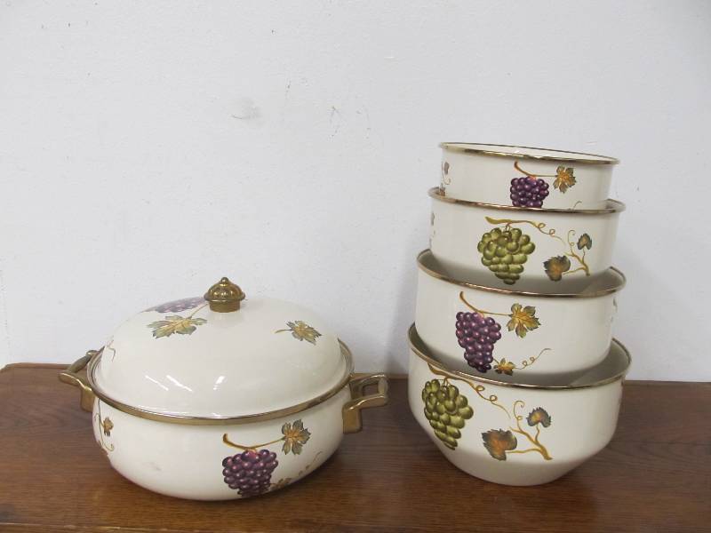 lot 59 image: Set of VILLA GRANDE Hand Painted Collection Enamelware