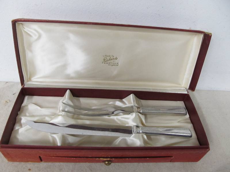 lot 61 image: Nice Vintage SHEFFIELD Carving & Steak Knife Set wOriginal Case