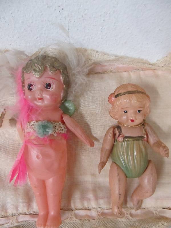 lot 62 image: 2 Vintage 1930s Jointed Celluloid Toy Dolls
