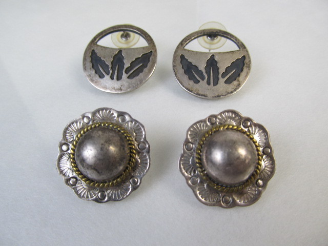 lot 76 image: 2 Sets of Vintage TAXCO Heavy Thick Sterling Silver Earrings