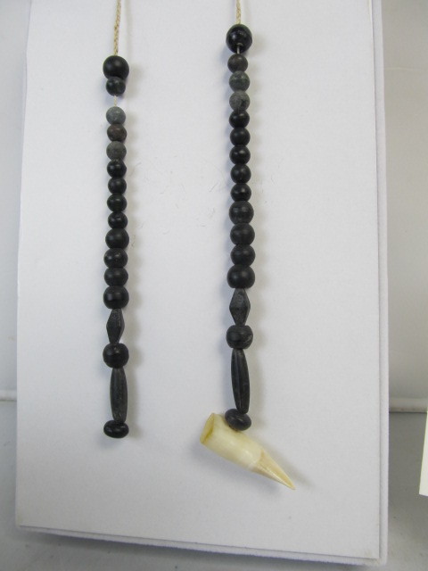 lot 91 image: Antique Native American Trade Bead BEAR CLAW Necklace