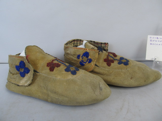 lot 93 image: Old Handmade Native American Ojibwa Beaded Moccasins 