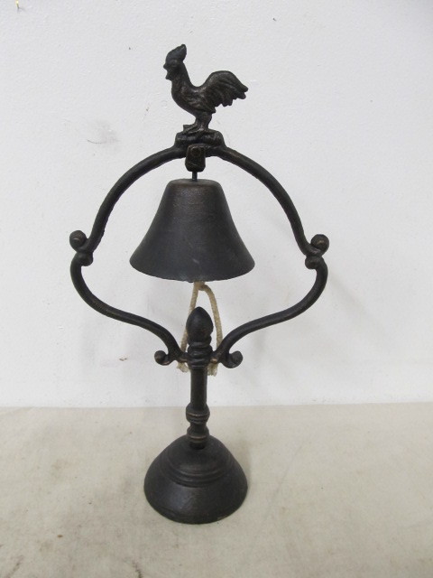 lot 146 image: Decorative Metal Rooster Bell - 18 Tall
