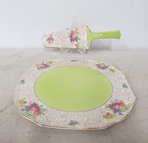 lot 166 image: Antique Porcelain Cake Platter wServing Knife