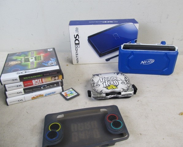 lot 203 image: Working Nintendo DS Lite wBox & Games