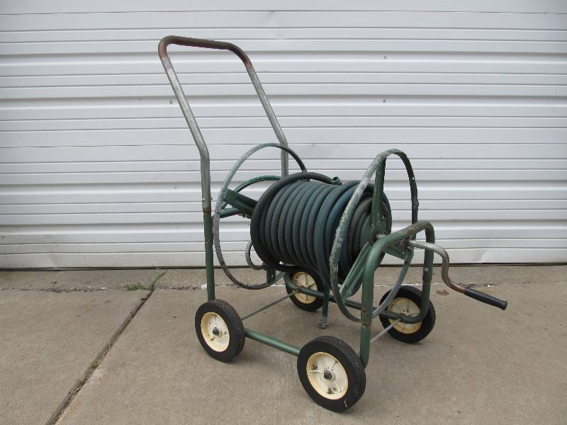 lot 195 image: Vintage Hose Reel wHose