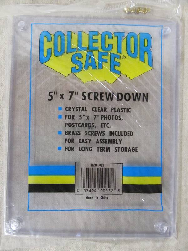 lot 124 image: BRAND NEW 5 x 7 Collectors Safe Hard PlasticAcrylic Sports Card Cases