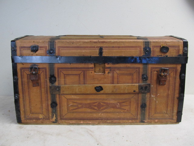 lot 5 image: Antique Small Dome Top Trunk