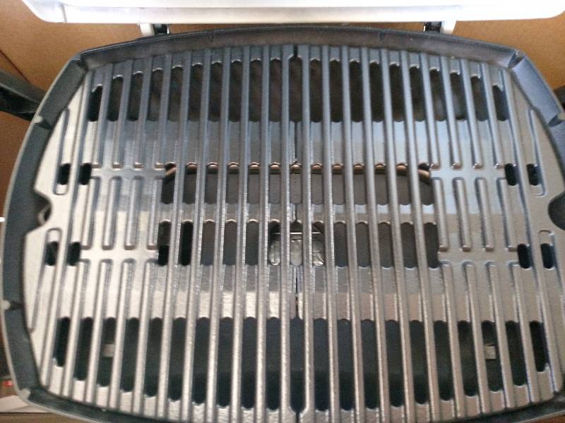 lot 9 image: Weber Q1000 Titanium Portable Gas G...