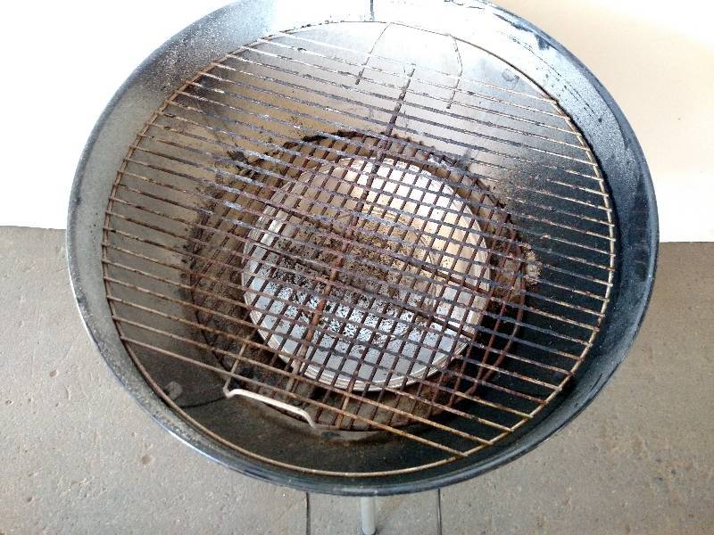 lot 27 image: Weber 23 Charcoal Grill...