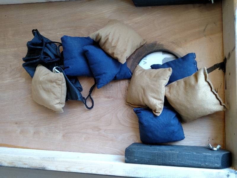 lot 61 image: Murphy Goode Corn HoleBag Toss Gam...