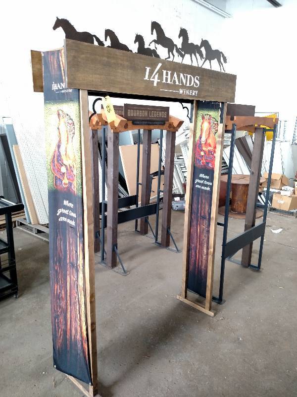 lot 85 image: 14 Hands Display...
