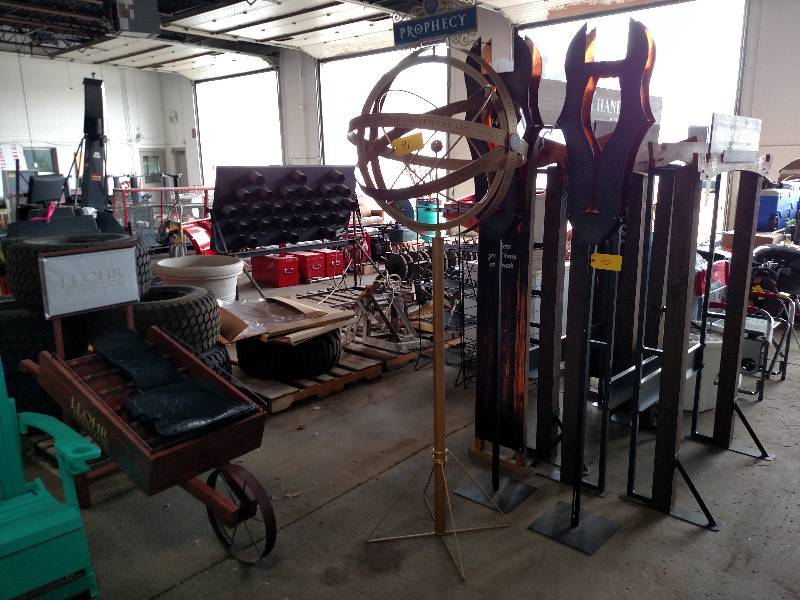lot 91 image: Prophecy Rotating Display, Battery ...