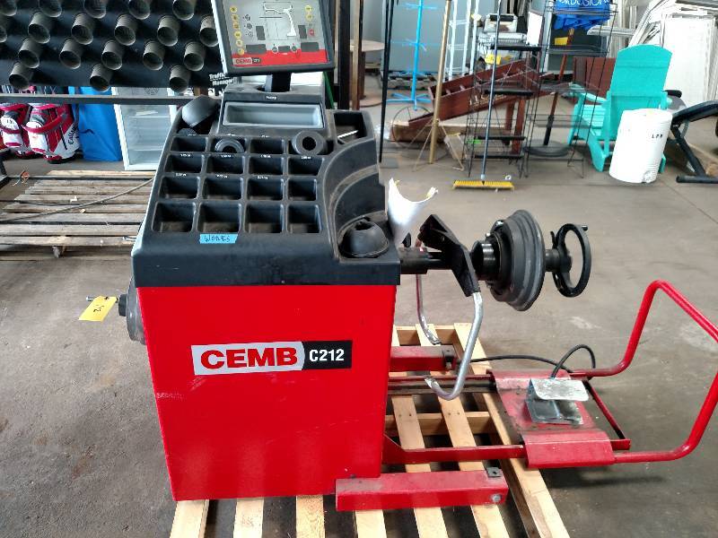 lot 112 image: CEMB C212 Tire Balancer, Works...