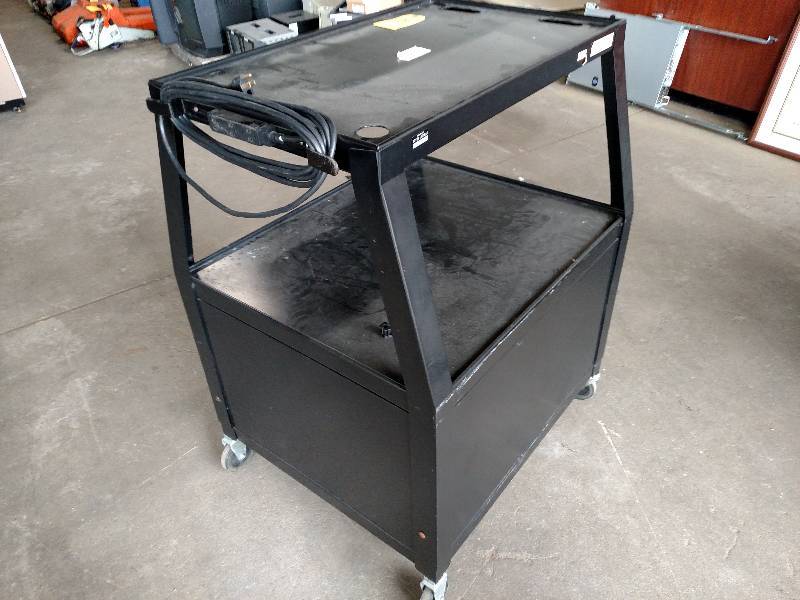 lot 211 image: Luxor AV Cart...