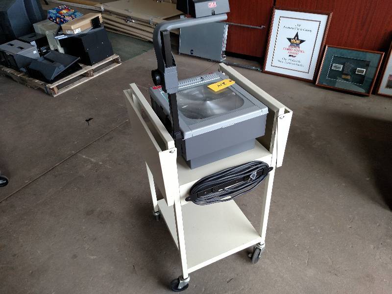 lot 214 image: 3M 9200 Overhead Projector with Bre...