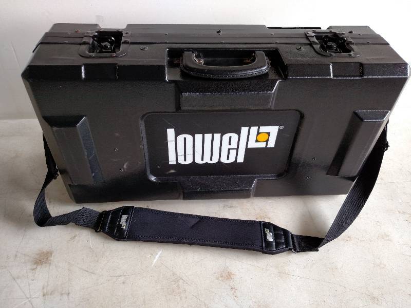 lot 215 image: Lowel L7 Caselight 4, Works...