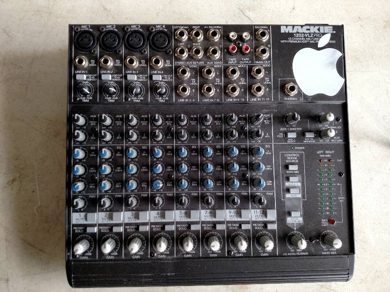 lot 219 image: Mackie 1202-VLZ Pro 12 Channel Mixe...