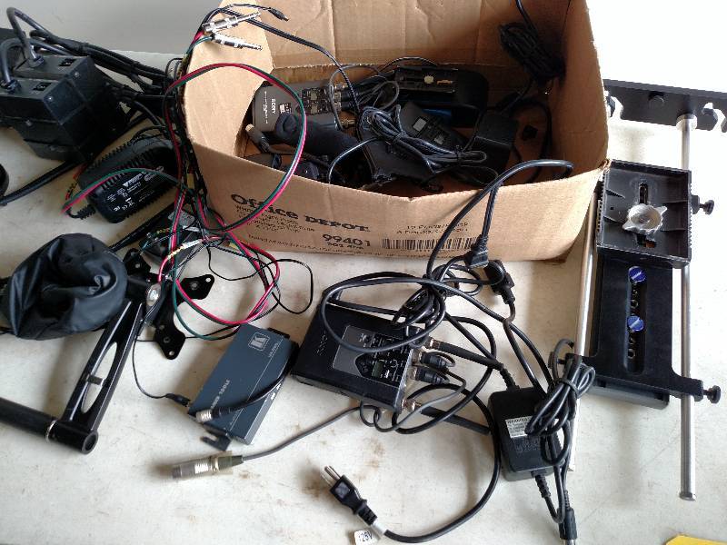 lot 220 image: Asstd Electronics & Misc...