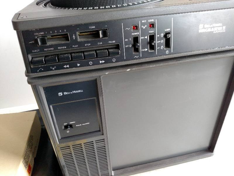 lot 229 image: Bell & Howell Model 830A Ringmaster...