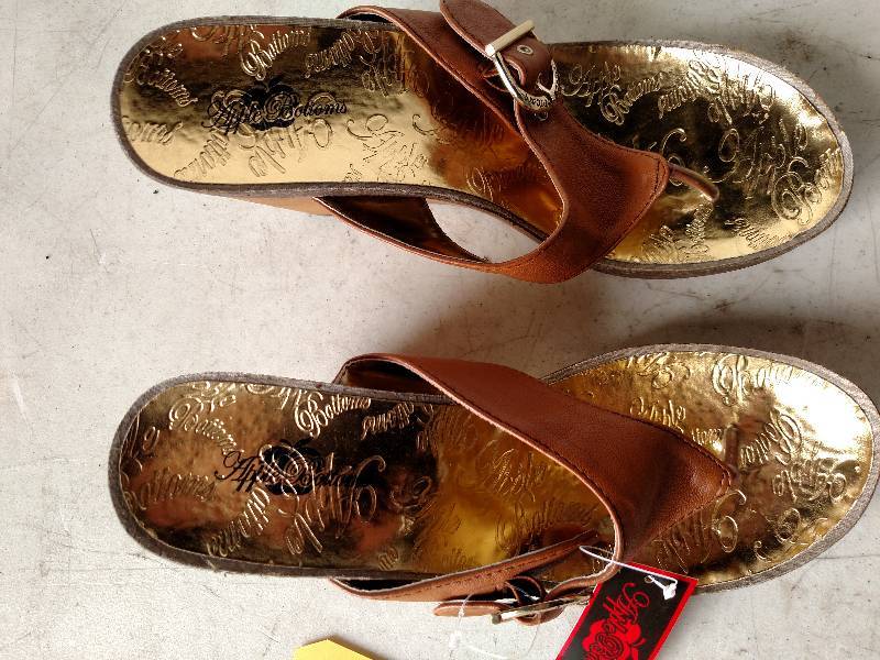 lot 319 image: Apple Bottoms Size 9 Shoes...