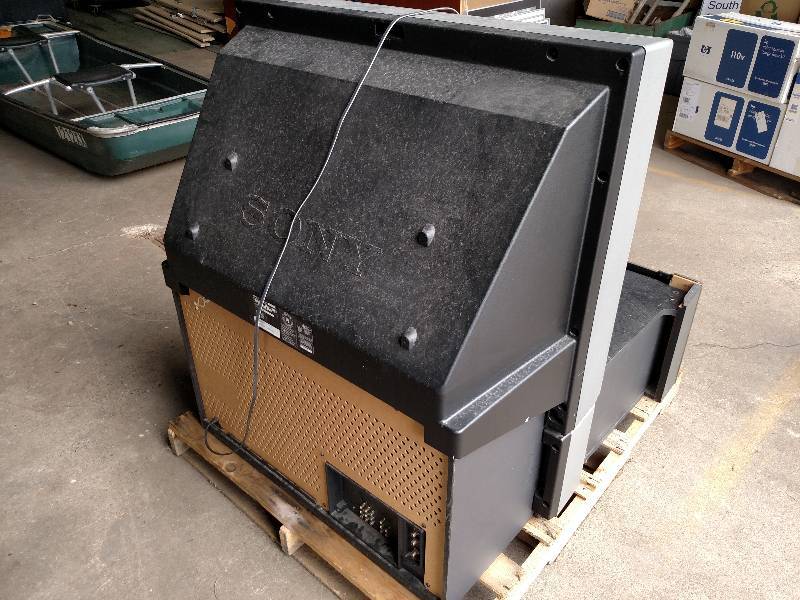 lot 329 image: Sony TV...