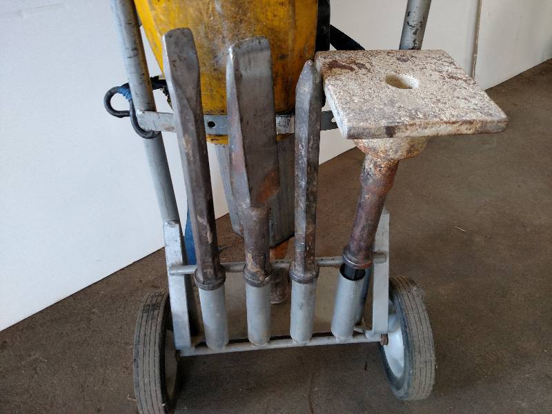 lot 124 image: Wacker BH23 Gas Jack Hammer with Bi...