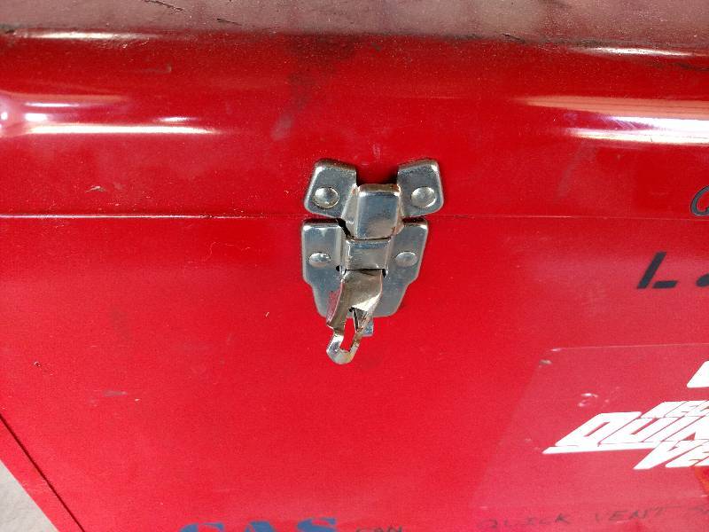 lot 142 image: Toolbox, 30x12x15...