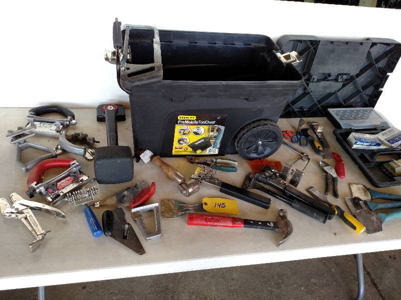 lot 145 image: Stanley Rolling Tool Box with Carpe...