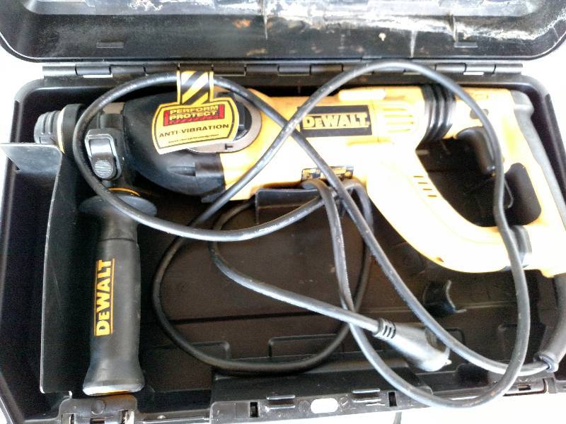 lot 146 image: Dewalt D25223 SDS Hammer Drill, Wor...