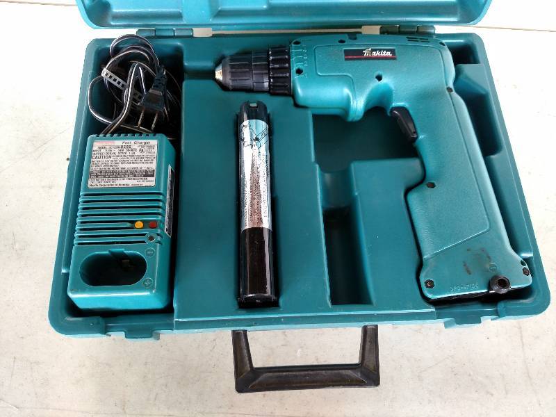 lot 147 image: Makita 6011D 12 Volt Drill...