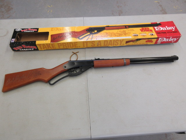 lot 605 image: DAISY RED RYDER BB GUN
