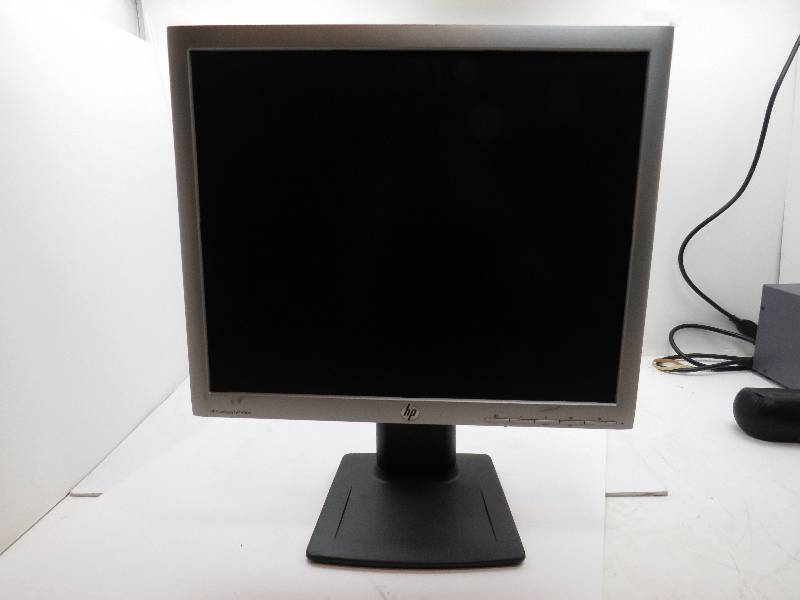lot 16 image: HP COMPAQ LA1956 19 MONITOR