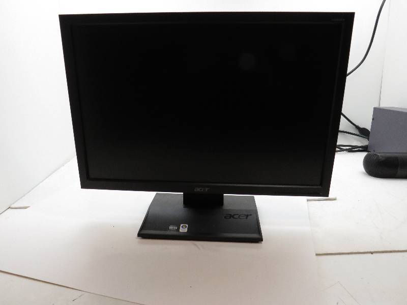 lot 17 image: ACER MONITOR