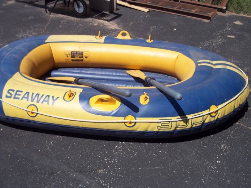 lot 10 image: Seaway Inflatable Boat with Oars
