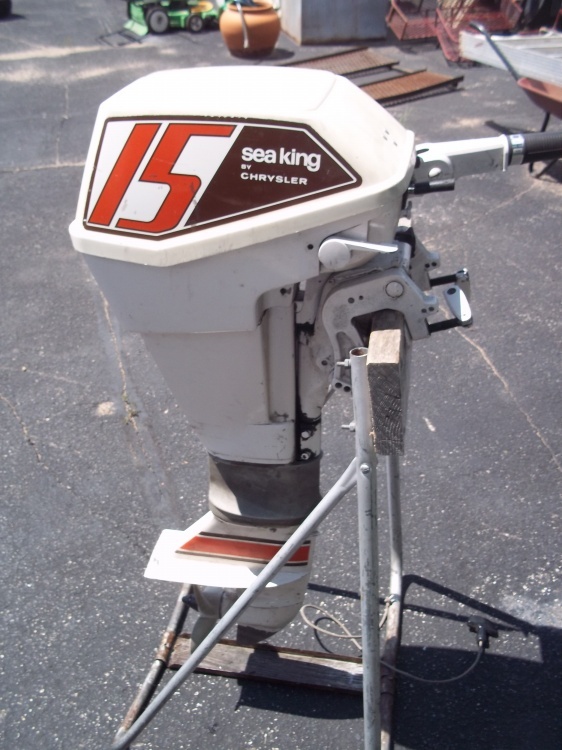 lot 17 image: 15 HP Sea King by Chrysler Outboard.