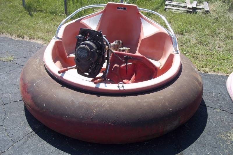 lot 4 image: Red Bumper Boat with Motor