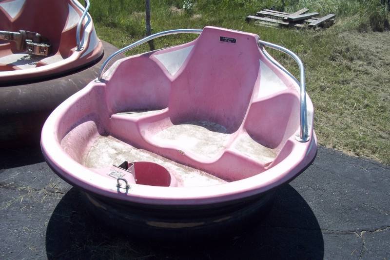 lot 5 image: Bumper Boat. No Tube or Motor