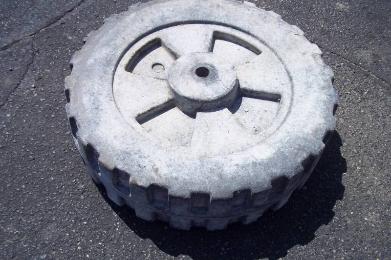 lot 27 image: Plastic Dock Wheel