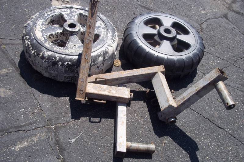 lot 28 image: Chamber Wheel Kit for BoatPontoon Lift with 2 Plastic Wheels