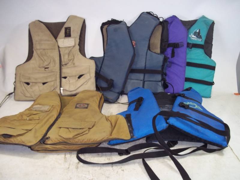 lot 64 image: 5 Life Jackets