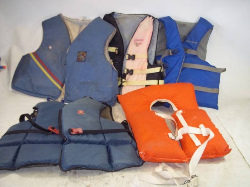 lot 65 image: 5 Life Jackets