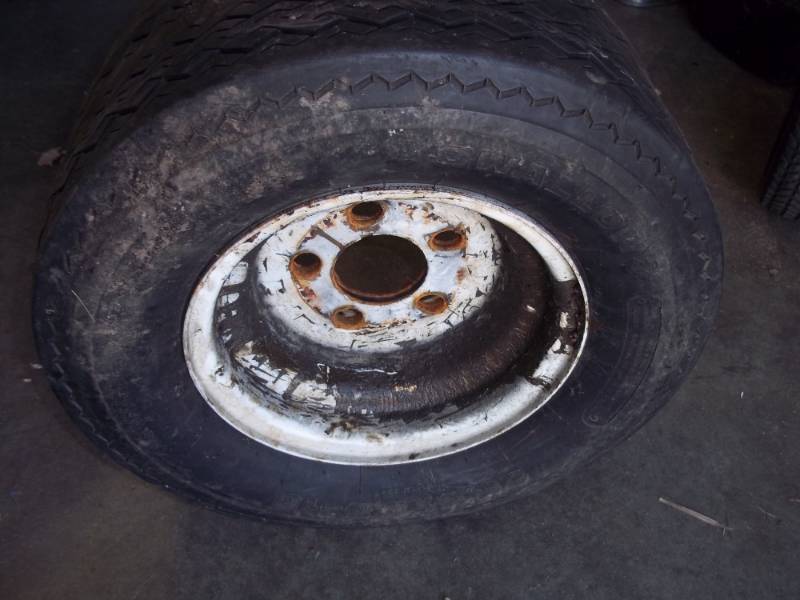 lot 71 image: Tire 20.5x 8.0-10