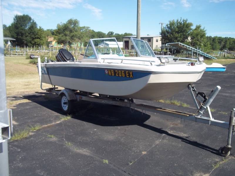 lot 7 image: 1973 Strahm Boat with trailer and 65 HP Mercury Motor